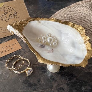Ready made: Natural Purple Oyster Shell Trinket Dish with cluster Pearl Decorations | Shell Ring Dish, Oyster Shell Decoration Ornament