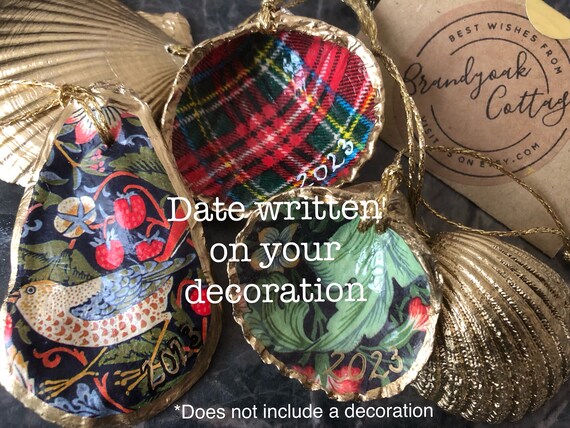 Add-on item: Handwritten Year 2026 Date on your Shell Decoration *Writing ONLY* Gold Black White ink (Decoration to be bought separately)