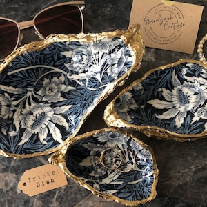 William Morris Shell Gift Set 3 Oyster Trinket Dishes Navy Blue Willow Tulip Decoupage Shells Ring Dishes Jewellery Dish Gift (L, XL + XXL)