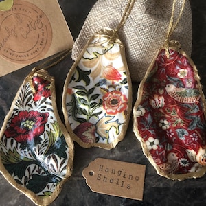 William Morris Decorations, Set of Morris Christmas tree ornaments, hanging Oyster shell decorations Gold Cream & Red Strawberry Thief Decor