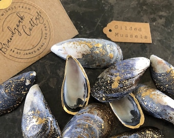 Gilded Mussel Shells Gold Spatter & Natural Table Decor, Beach Wedding Coastal Decor, Sea Shell Ornaments, Blue Shell Wedding Decorations