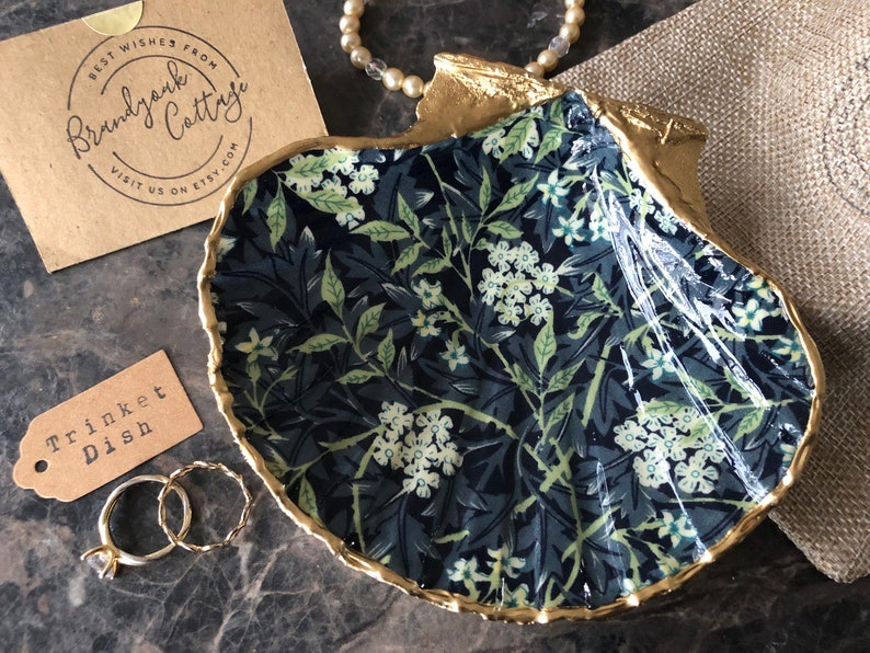 William Morris Jasmine Scallop Shell Trinket Dish in Navy Blue & Green