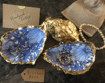 Gold Oyster Shell Trinket Dish in William Morris Pimpernel Blue & White | Natural Gift, Ring Dish, Jewelry Holder | Chinoiserie Gift UK