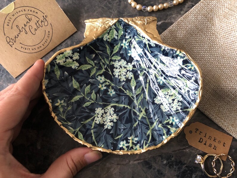 William Morris Jasmine Scallop Shell Trinket Dish in Navy Blue & Green