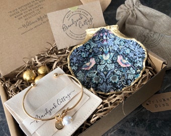 Custom Bridal Party Box: Strawberry Thief Morris Shell Trinket Dish & Gold Knot Bracelet + Charms | Bridesmaid Thank You | Tie the Knot Gift