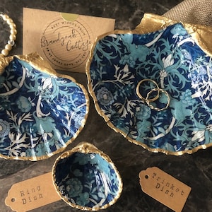 William Morris Shells Gift Set of Trinket Dishes in blue turquoise gold | Ring Dish Scallop Shell Art, Shell Ornaments, Shell Decor UK