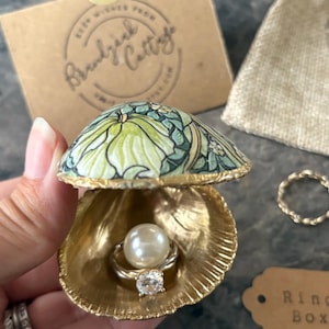 William Morris Sea Shell Ring Box in Verdant Green Pimpernel Gold | Coastal Wedding, Beach Proposal | Unique Smooth Cockle shell ring box