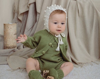 baby gift ideas baby girl clothing 3-6 months baby sweater baby shower Hand knitted baby cardigan green colour baby knitwear