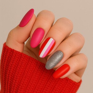Lote de uñas postizas para San Valentín / 3 sets de uñas de gel de lujo / Uñas de corazón rosa y rojo imagen 3