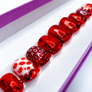 10 Valentine’s Day press on nail set