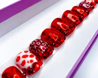 10 Valentine’s Day press on nail set