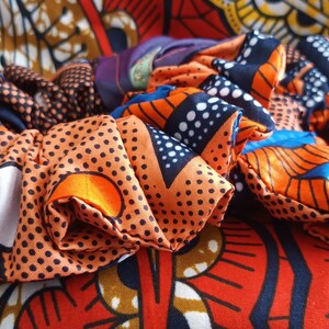 XL Scrunchie | Jumbo Scrunchie | Uhuru Ankara Scrunchie | Acessório de cabelo | Faixa de cabeça | Presente feito à mão | Acessório feito à mão | Luxo