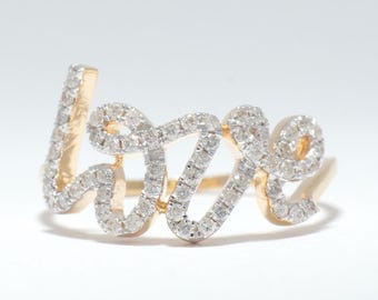 Anello con scritta "Love" e diamante naturale: gioiello di grande impatto in oro massiccio 14 carati, certificato, dazi doganali pagati, pronto per la spedizione.