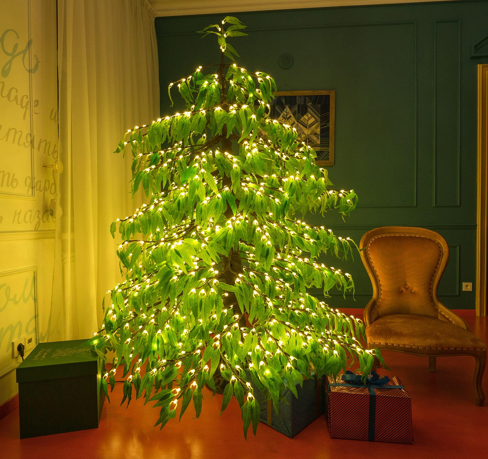 2 m LED Weihnachtsbaum: Realistischer Stamm, warmweiße Lichter