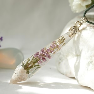 Real Heather flowers / Real flower pendant / Pink flowers / Crystal pendant / Magical potion pendant / Cottagecore jewelry