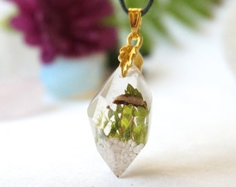 Real Mushroom And moss Pendant / Terrarium Pendant / Mushroom Crystal / Cottagecore crystal pendant / Witchy Jewellery / Gift for her