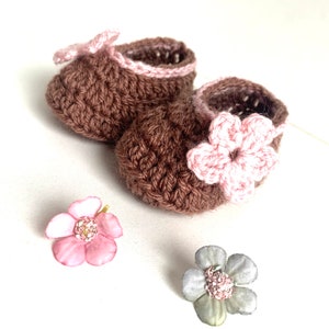 PDF pattern: Spring Flower Baby Booties. image 4