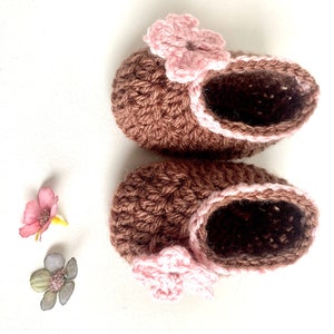 PDF pattern: Spring Flower Baby Booties. image 6