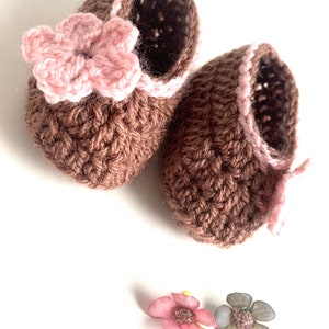 PDF pattern: Spring Flower Baby Booties. image 5