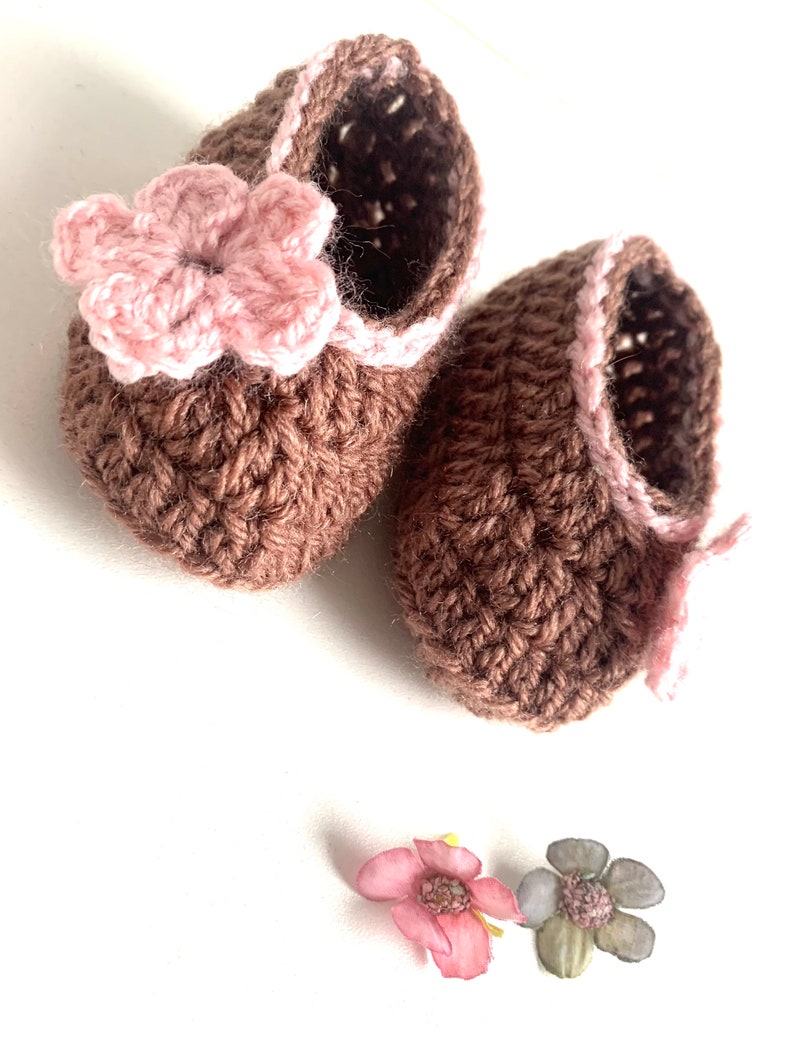 PDF pattern: Spring Flower Baby Booties. image 5