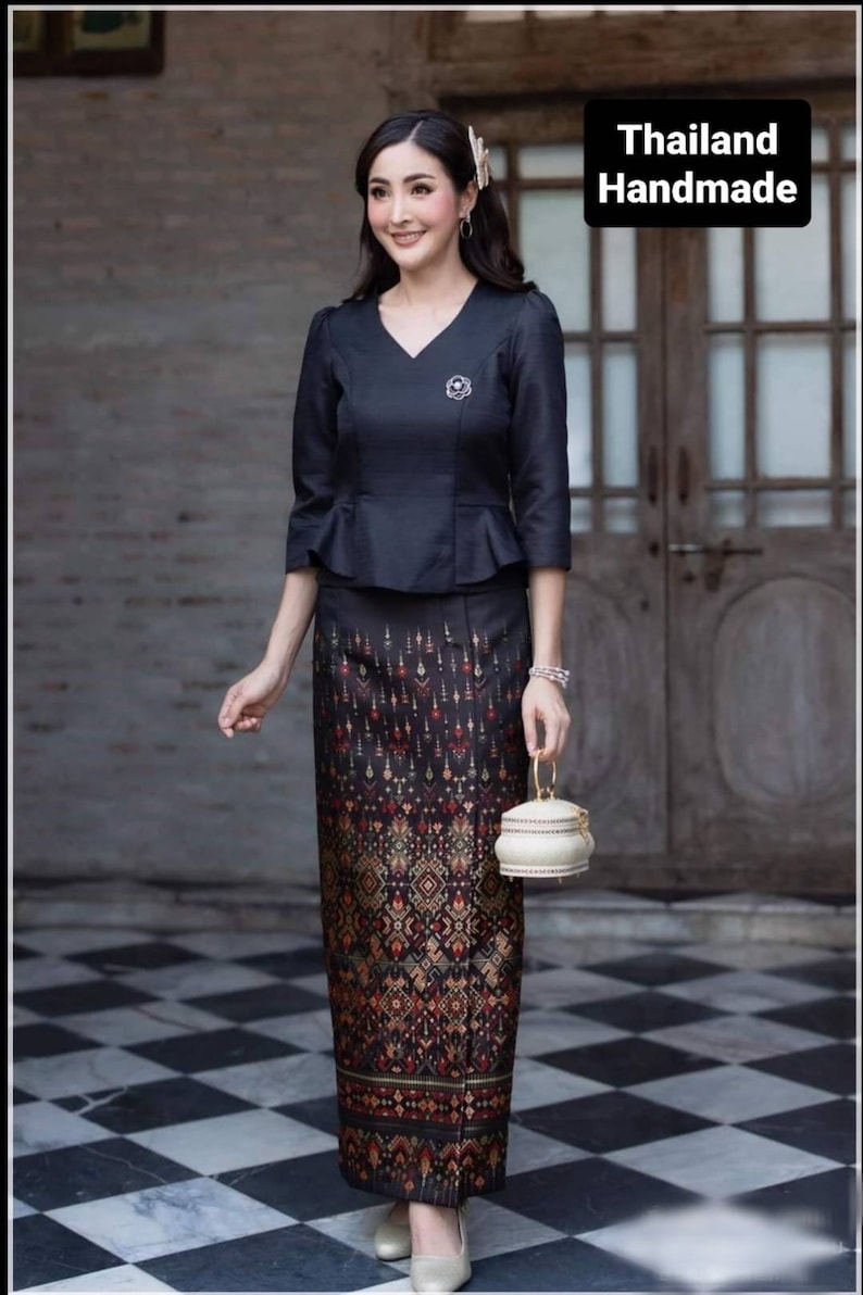 Beautiful traditional Thai/Lao dress Synthetic Silk dress Asian Vintage outfit Temple dress for Asian women Bust up to 44 image 1