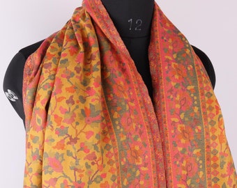 Chal de lana de Cachemira Kani tejido a mano: un artículo básico de invierno atemporal / El chal artístico de Cachemira para cada ocasión