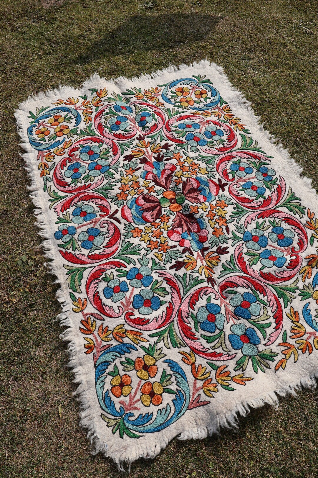 Kashmiri Namda,pure Woolen Rugs,hand Embroidered Rugs,kashmiri Rugs