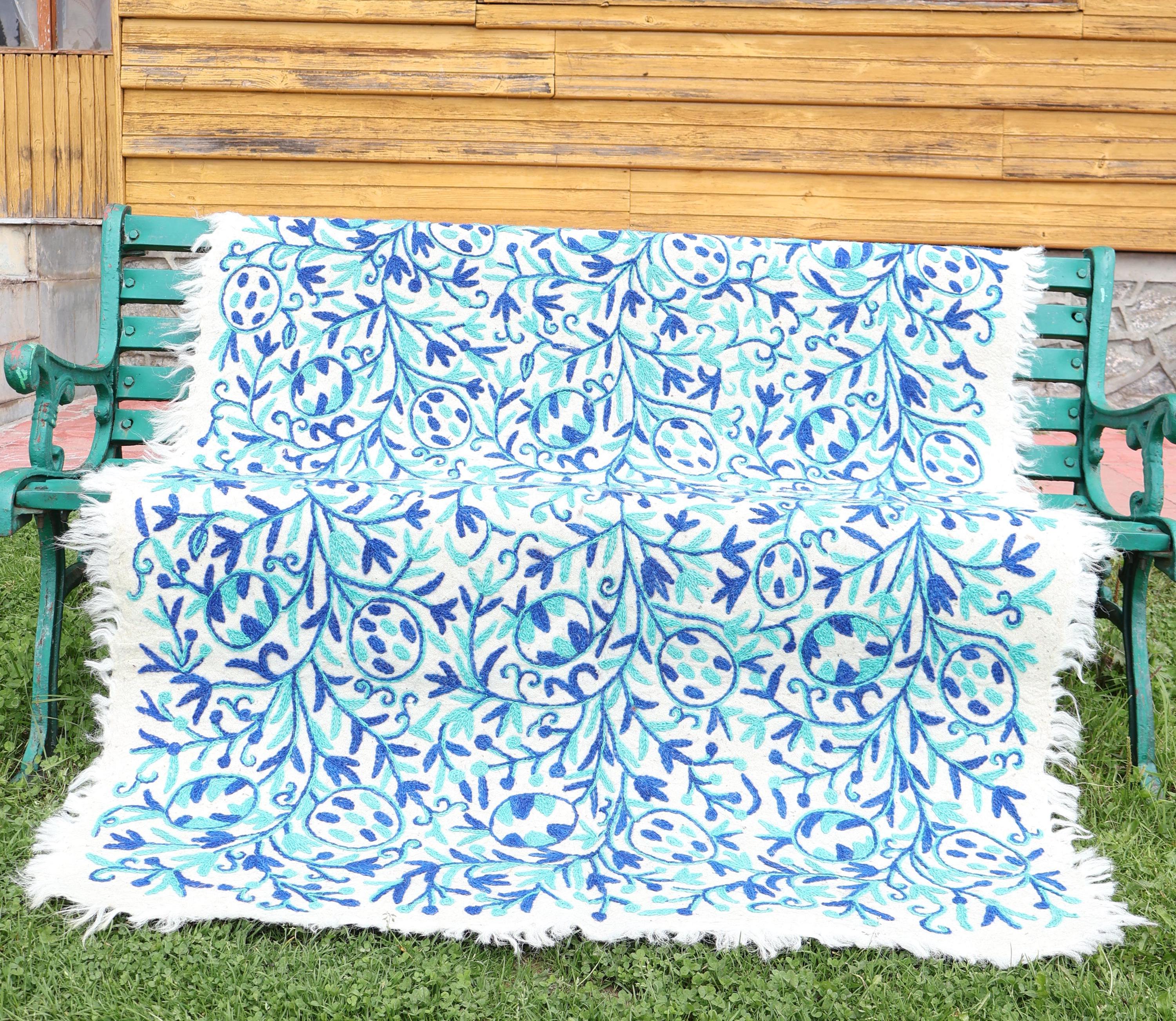 ハンドメイドのカシミール ナムダ ラグ | 伝統的なウール フェルト