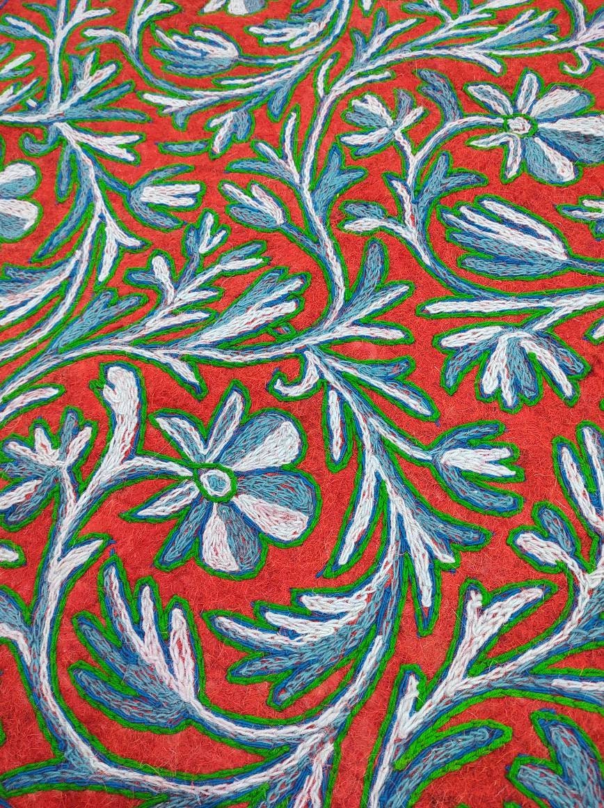 ハンドメイドのカシミール・ナムダ・ラグ：ウールフェルト製のラウンド