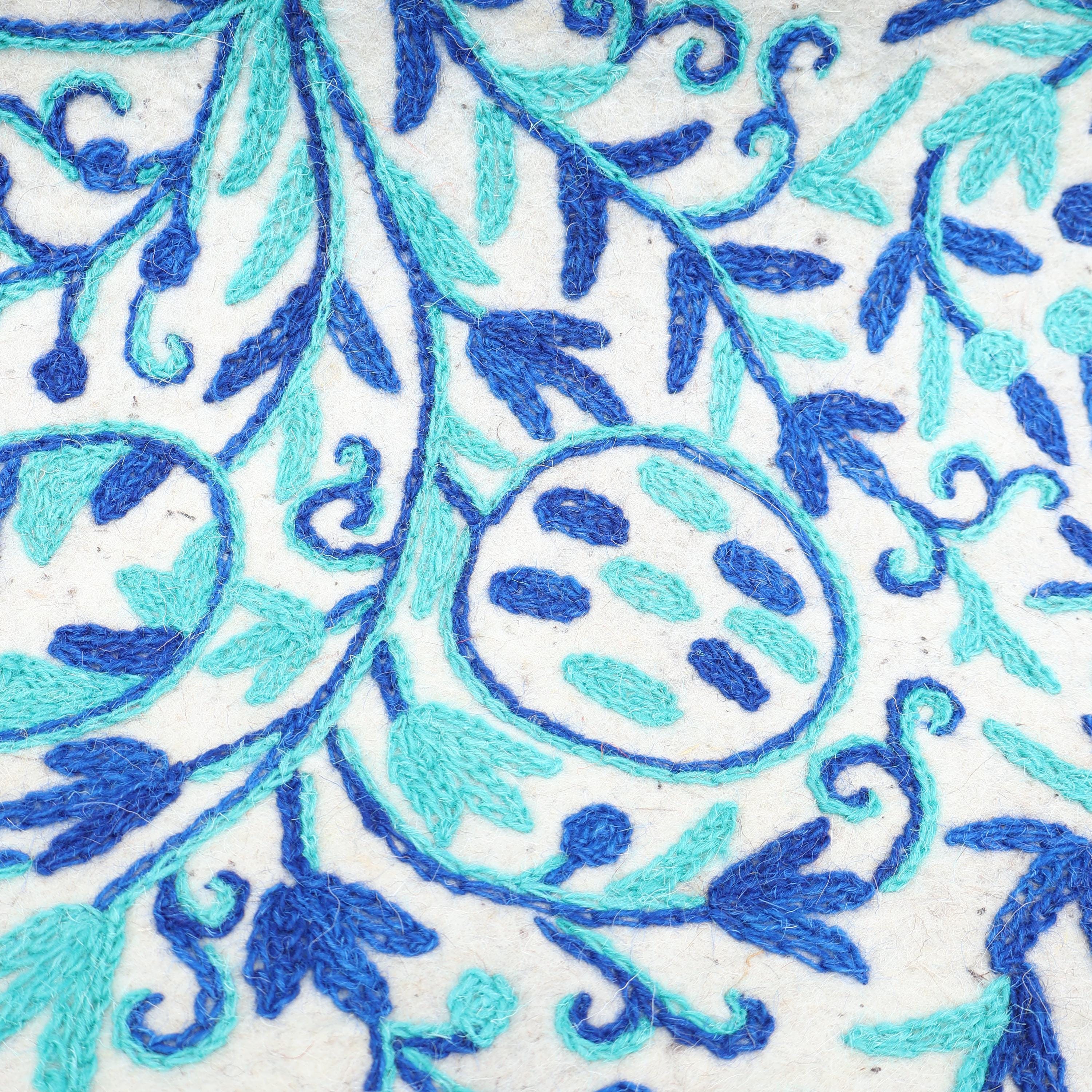 ハンドメイドのカシミール ナムダ ラグ | 伝統的なウール フェルト