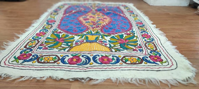 Handmade Kashmir Wool Rug: Embroidered Floral Felt Carpet (6x4 ft) image 5