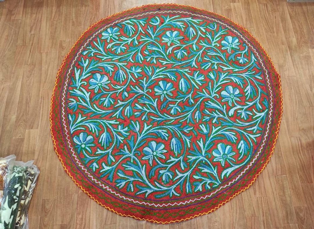 セール　ナムダ　ウールラグ　丸カシミールハンドメイド ハンドメイドのカシミール・ナムダ・ラグ：ウールフェルト製のラウンド