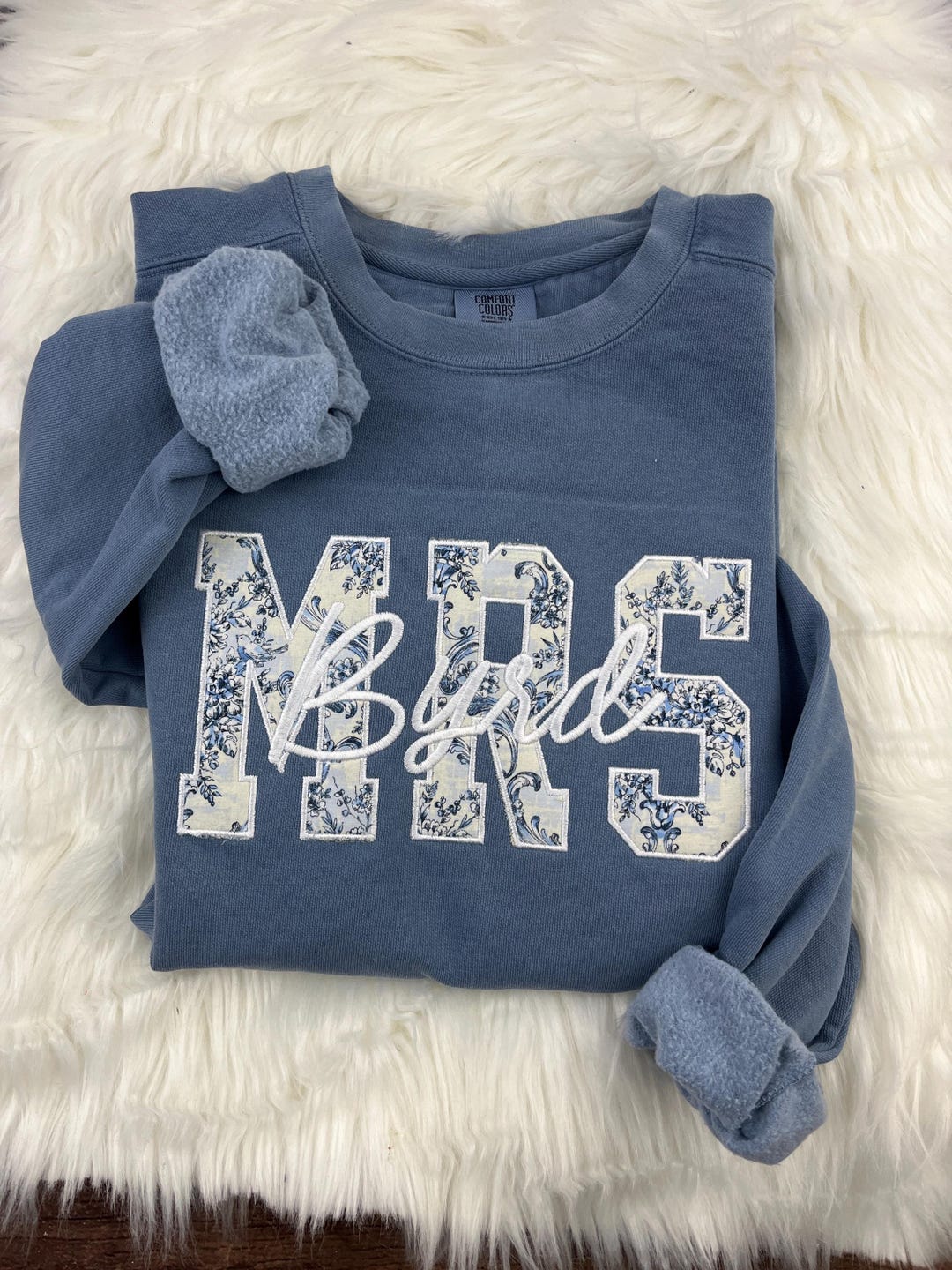 MRS Applique Embroidered Sweatshirt with Bride’s New Last Name – Blue Chinoiserie – Personalized Bridal Gift, Wedding, Engagement, Honeymoon - CC SS Blue Jean, M US letter