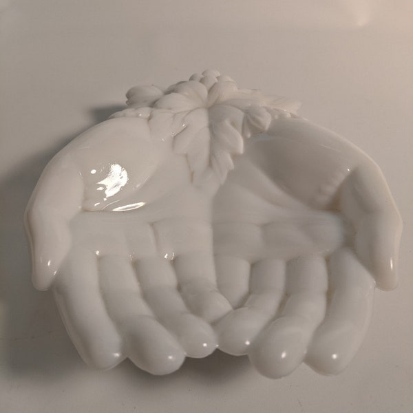 Westmoreland Milkglass hands with Leaves Lot 982