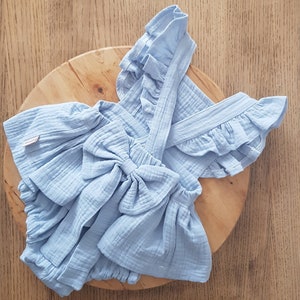 Flower Girl Dress Romper in Baby Blue. Musslin Dress. Frill Dress with Bow Ceremony Wedding Sky Blue Bloomer Pinafore Dress for a Girl