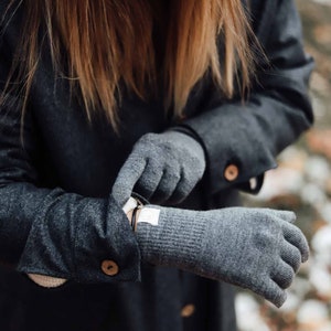 100% Merino Wool Gloves TouchScreen. Warm and Cozy Winter Accessories Grey and Black Adult One Size. Machine Washable. image 7