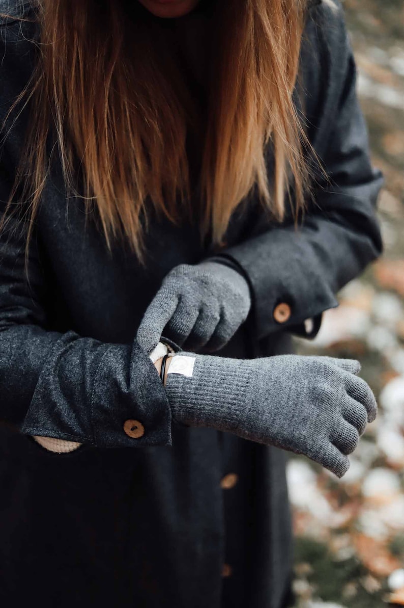 100% Merino Wool Gloves TouchScreen. Warm and Cozy Winter Accessories Grey and Black Adult One Size. Machine Washable. image 7