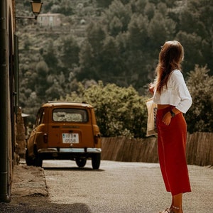 Pantalones culotte de lino en color óxido: pantalones de pierna ancha cómodos y elegantes para mujer.