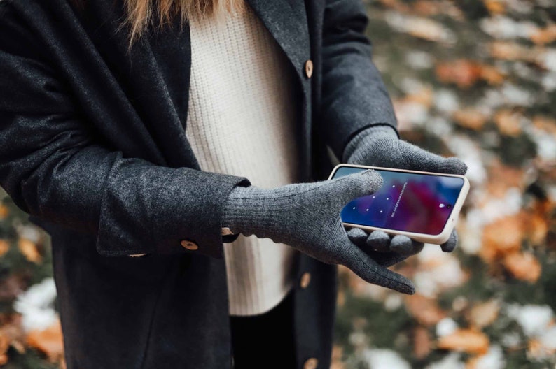 100% Merino Wool Gloves TouchScreen. Warm and Cozy Winter Accessories Grey and Black Adult One Size. Machine Washable. image 8