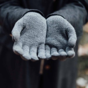 100% Merino Wool Gloves TouchScreen. Warm and Cozy Winter Accessories Grey and Black Adult One Size. Machine Washable. grey