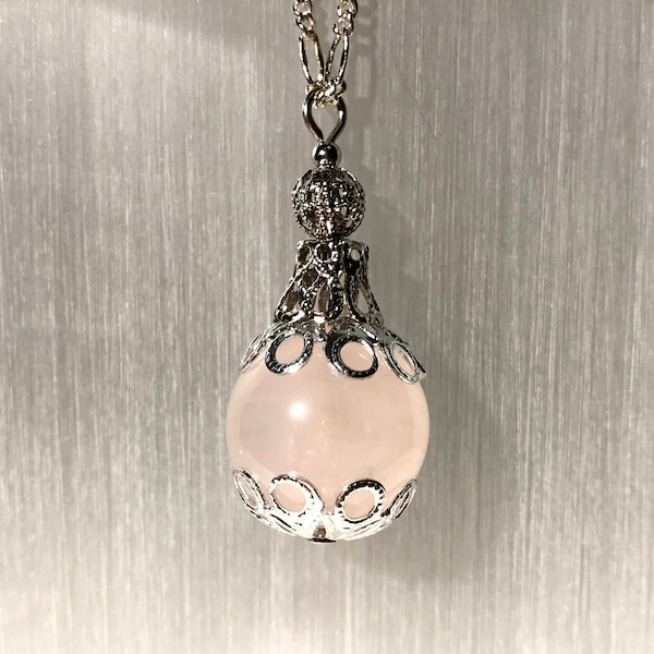 Rozenkwartshangerketting: ronde roze kraal, verzilverd (17" ketting)