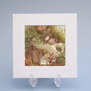 Impression vintage Brambly Hedge de l'illustration montée Summer Story 6 x 6 pouces. Cadeau idéal prêt à encadrer pour une chambre de bébé ou d'enfant.
