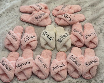 Pluizige bruid bruidsmeisje slippers, gepersonaliseerde slippers, bruidsmeisje geschenken, bruiloft pluizige slippers, bruids douchegift, bruidsmeisje voorstel
