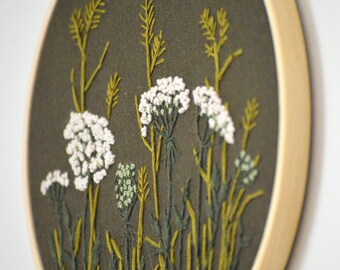 Hand-Embroidered Queen Ann's Lace Wildflower Hoop Art | Botanical Embroidery | Nature-Inspired Wall Decor