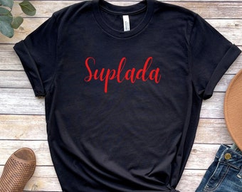 May include: Black t-shirt with the word "Suplada" printed in red on the front.