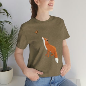 Fox Shirt, Gift For Fox Lover, Graphic Animal Tshirt For Women, Butterfly Shirt, Gift For Butterfly Lover, Outdoors Forest Tee, Fox Apparel afbeelding 2