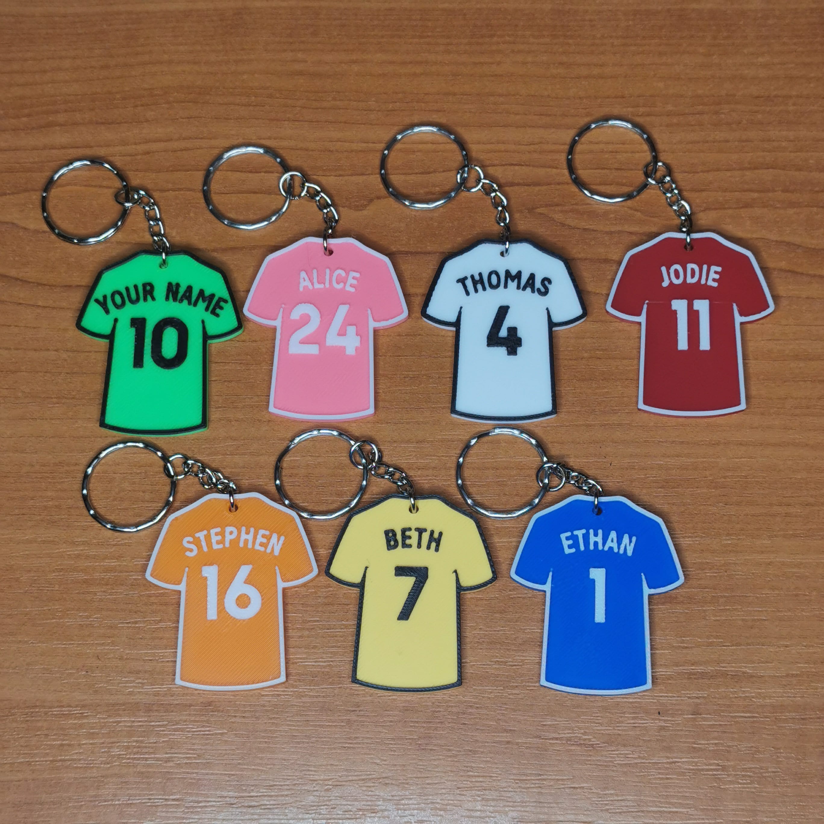 Llavero/llavero personalizado con nombre y número de camiseta de fútbol/fútbol: ¡elige nombre, número y color! Fantástico regalo para amigos y familiares.