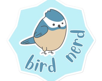 Può includere: Un uccello di cartone animato blu e beige con il testo "bird nerd" su uno sfondo blu chiaro.