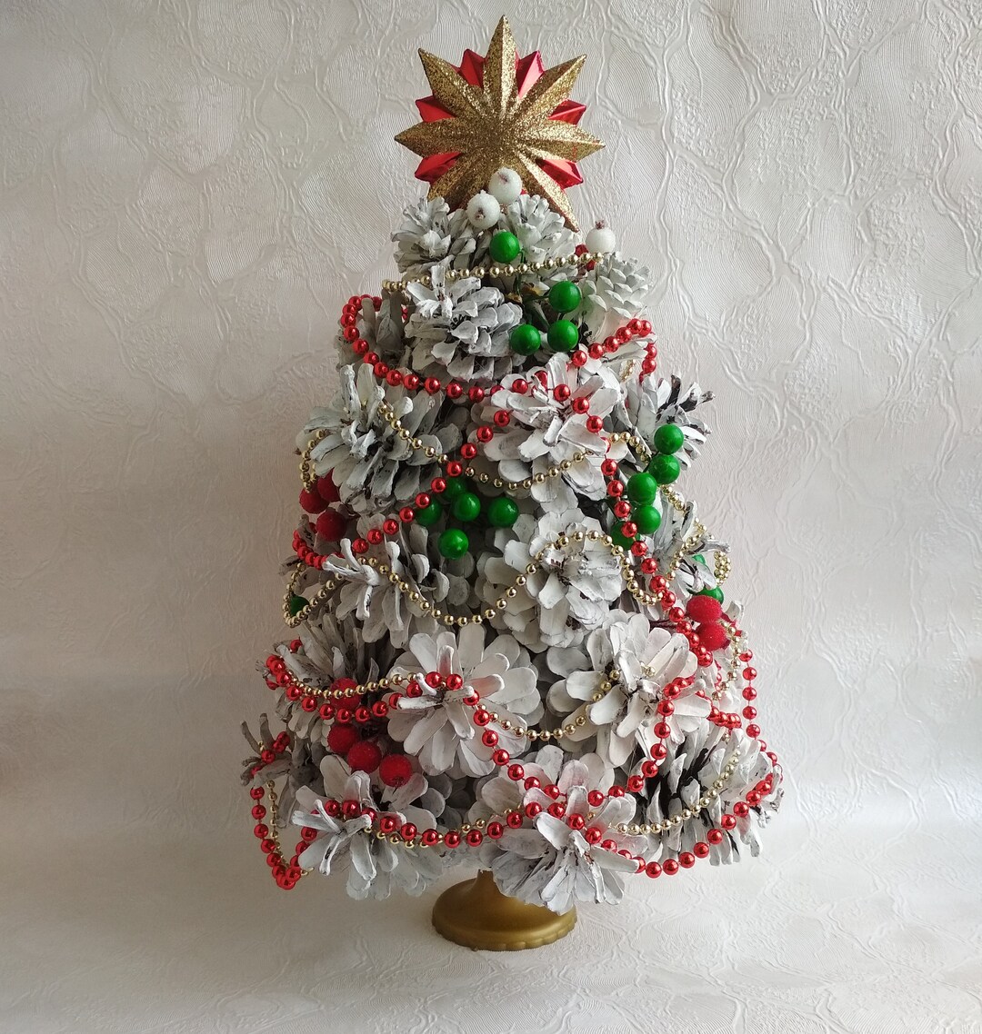 Sapin De Table Artificiel Décofêtes – 28 Cm – Doré Avec Pommes De Pin – Décoration De Noël