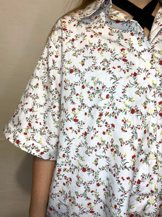 Vintage Shirt / Womens floral white shirt / retro